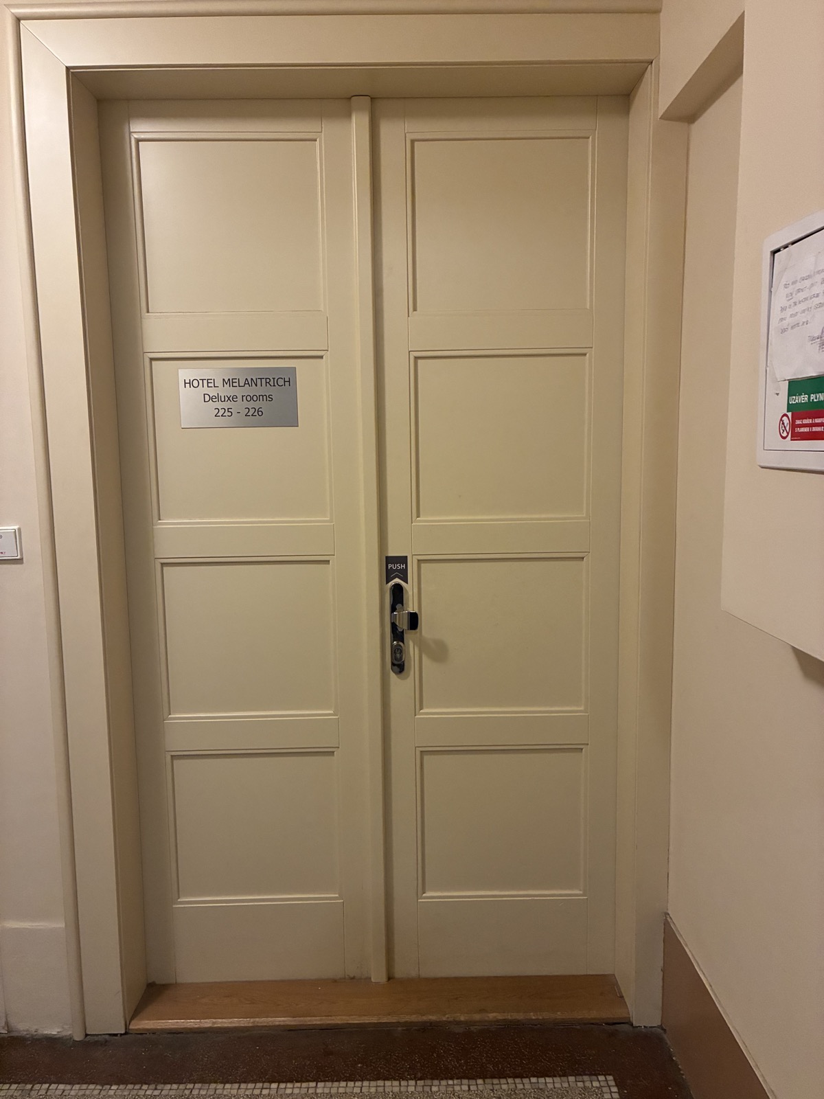 Door to Deluxe rooms 225 and 226 on the right